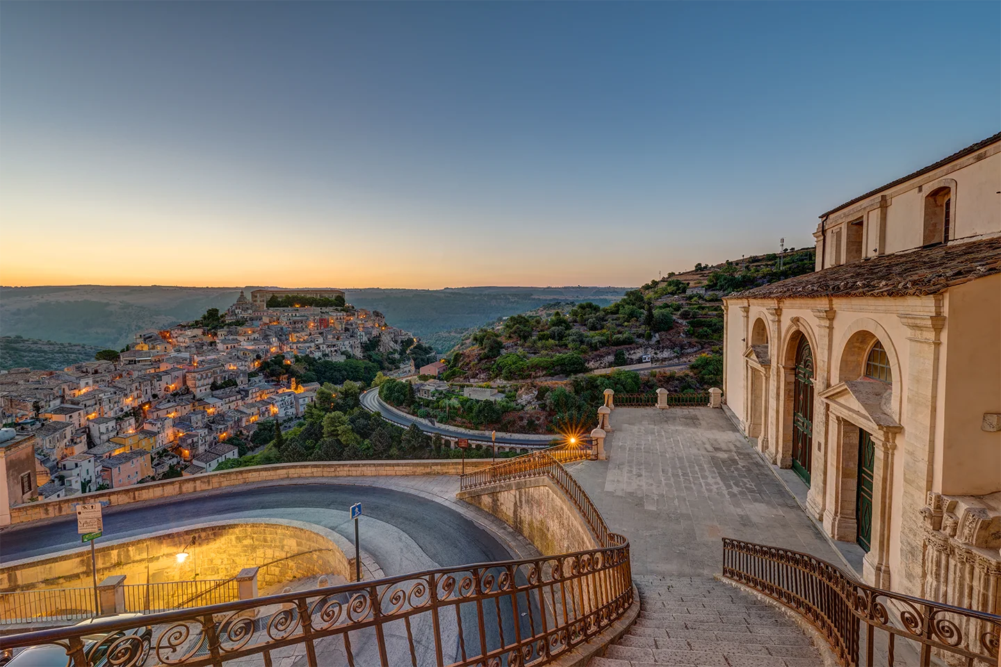 ragusa-ibla-in-sicily-in-the-early-morning-2023-11-27-05-17-37-utc